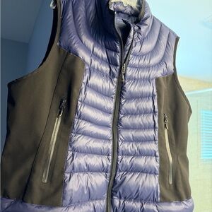 Bernardo Navy Blue and Black Puffer Vest